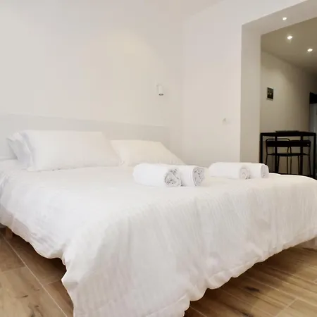 Central Апартаменты Тирана