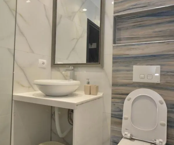 Central ティラナ