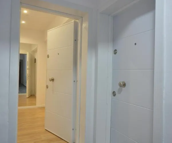 Central * ティラナ